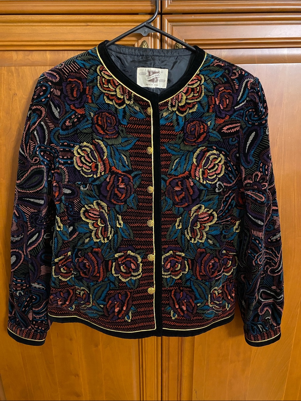 VTG 80s Saxton Hall Velvet Floral Tapestry Jacket Gold Button in Black & Multico